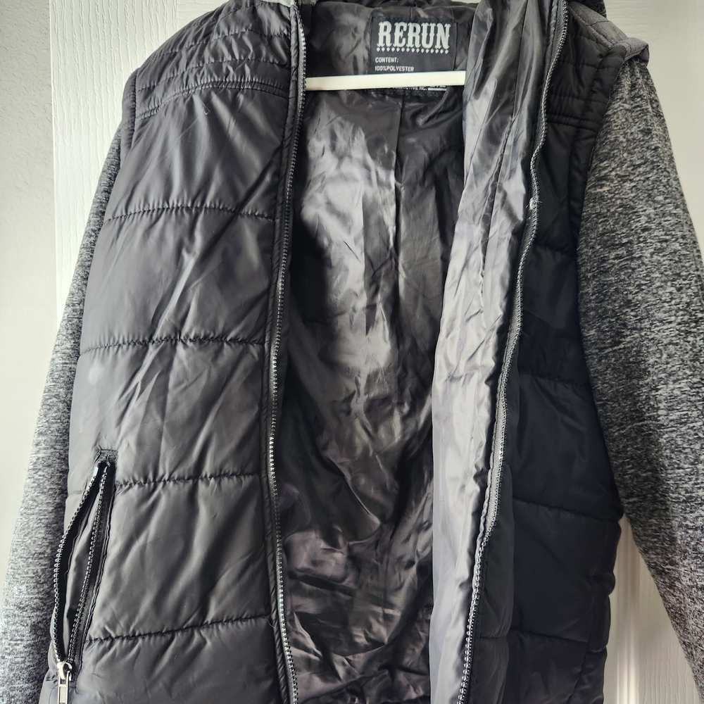 Men's Black and Gray Jacket